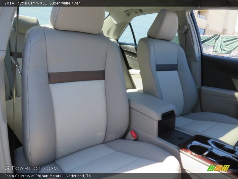 Super White / Ash 2014 Toyota Camry XLE