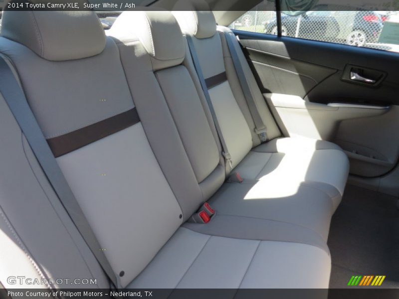 Super White / Ash 2014 Toyota Camry XLE