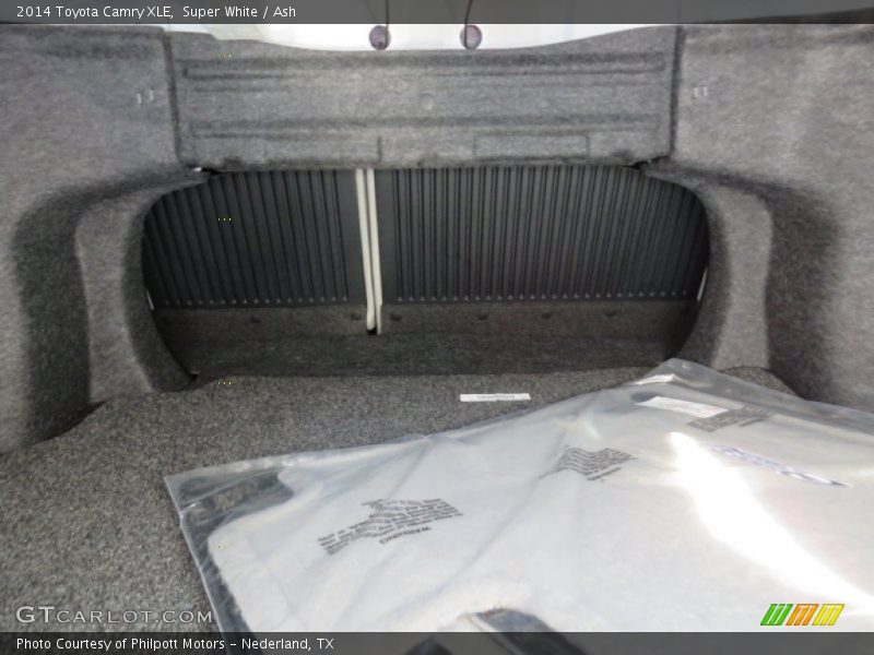 Super White / Ash 2014 Toyota Camry XLE