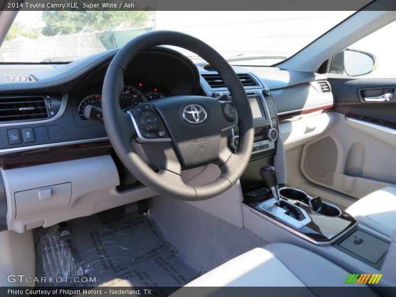 Super White / Ash 2014 Toyota Camry XLE