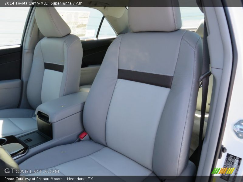 Super White / Ash 2014 Toyota Camry XLE
