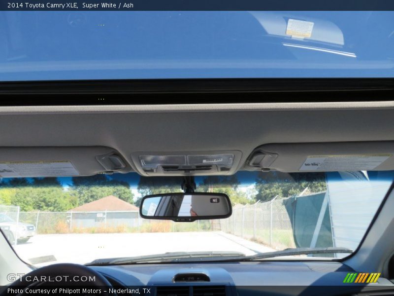 Super White / Ash 2014 Toyota Camry XLE