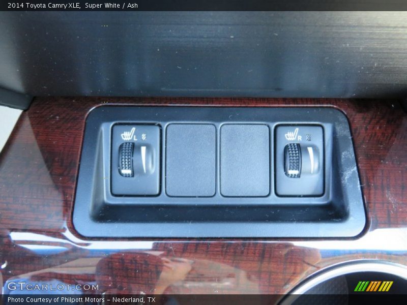 Super White / Ash 2014 Toyota Camry XLE