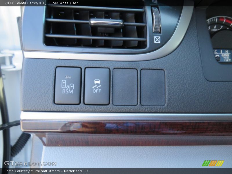 Super White / Ash 2014 Toyota Camry XLE
