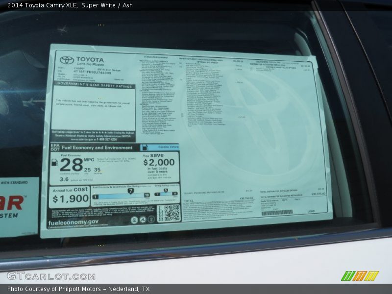 Super White / Ash 2014 Toyota Camry XLE