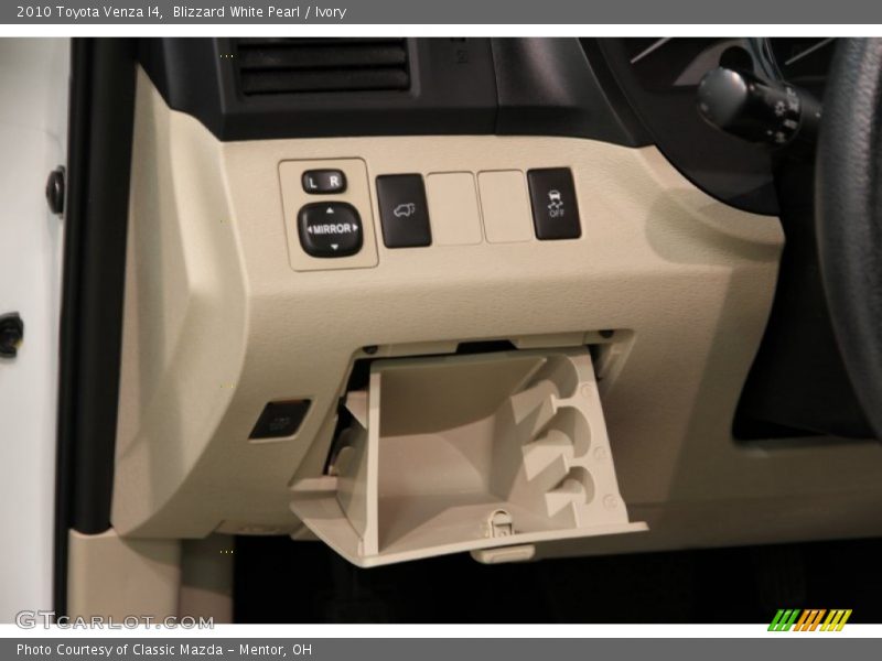 Blizzard White Pearl / Ivory 2010 Toyota Venza I4