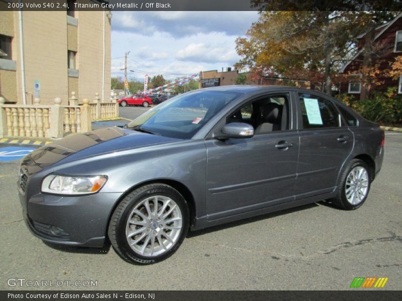 Titanium Grey Metallic / Off Black 2009 Volvo S40 2.4i