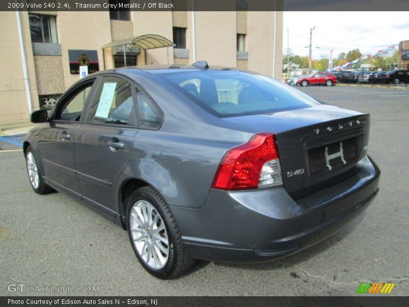 Titanium Grey Metallic / Off Black 2009 Volvo S40 2.4i