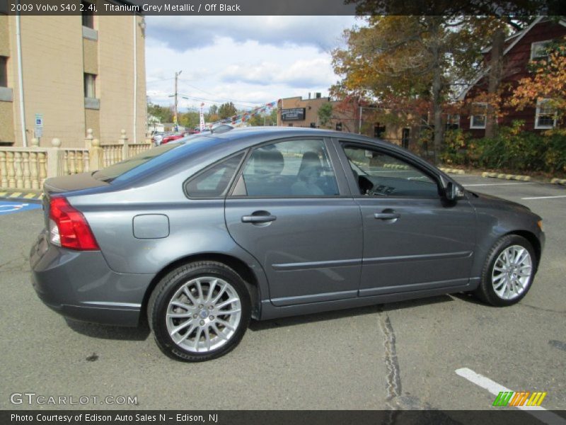 Titanium Grey Metallic / Off Black 2009 Volvo S40 2.4i