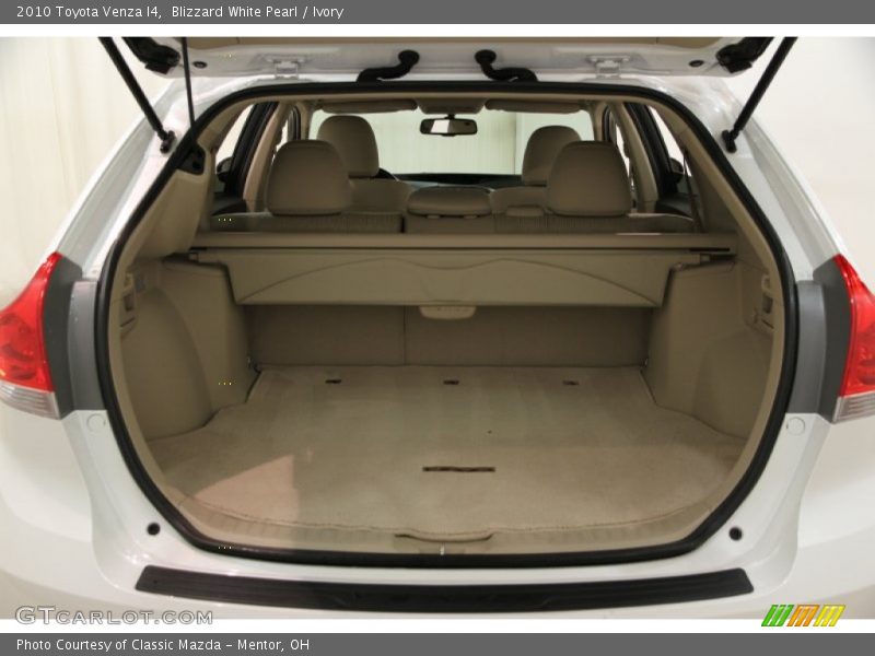 Blizzard White Pearl / Ivory 2010 Toyota Venza I4