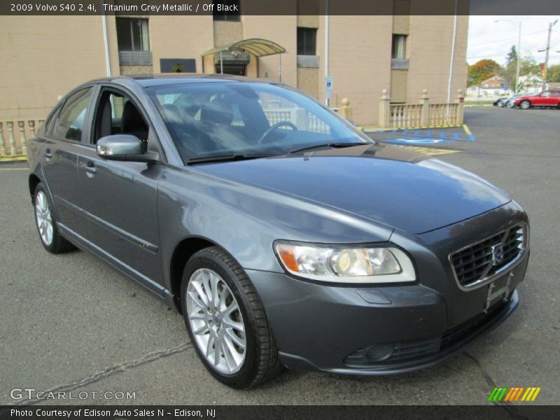 Titanium Grey Metallic / Off Black 2009 Volvo S40 2.4i
