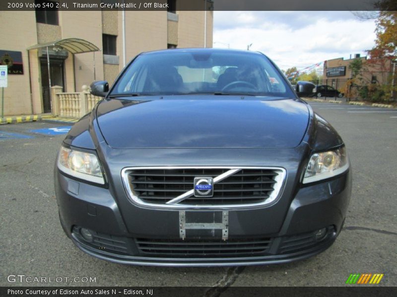 Titanium Grey Metallic / Off Black 2009 Volvo S40 2.4i