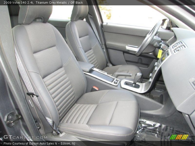 Titanium Grey Metallic / Off Black 2009 Volvo S40 2.4i