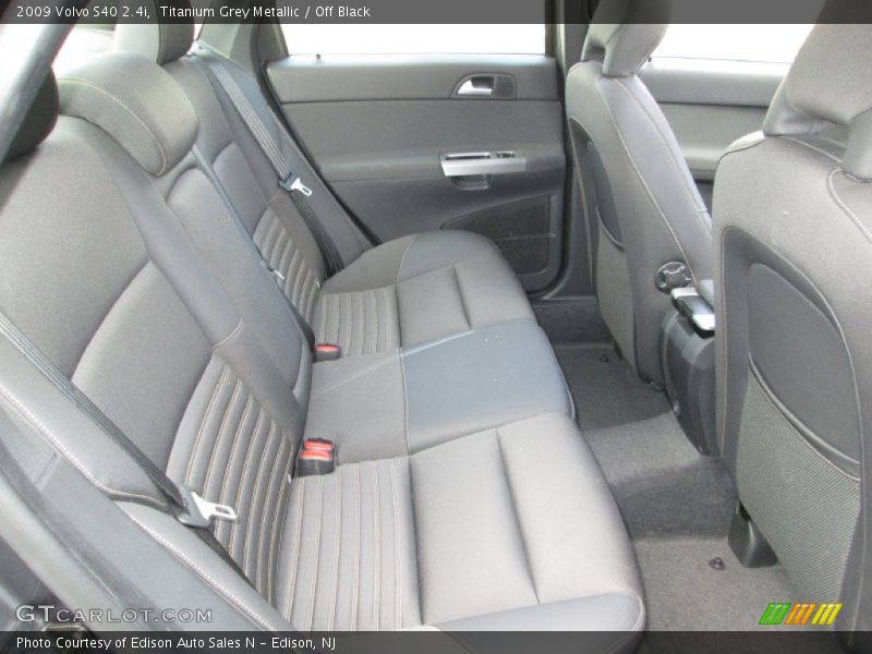 Titanium Grey Metallic / Off Black 2009 Volvo S40 2.4i