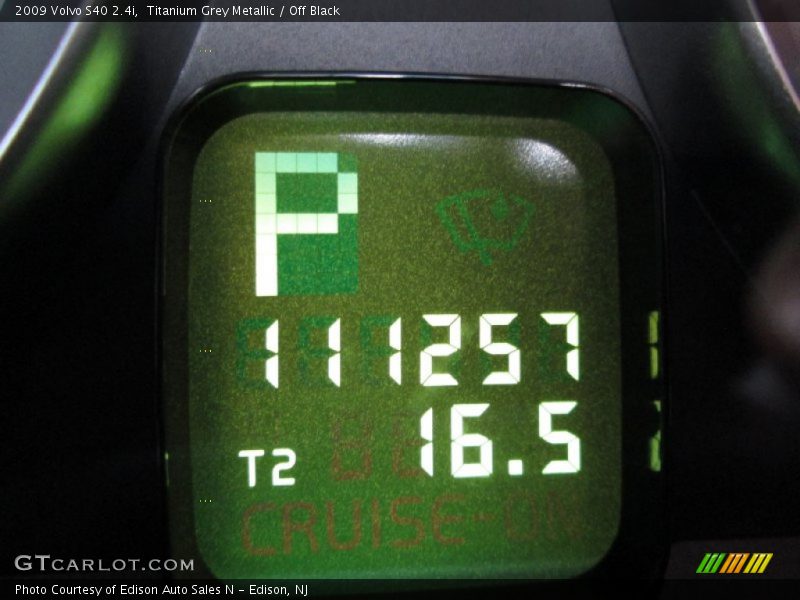 Titanium Grey Metallic / Off Black 2009 Volvo S40 2.4i