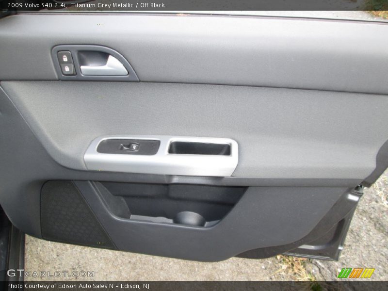 Titanium Grey Metallic / Off Black 2009 Volvo S40 2.4i