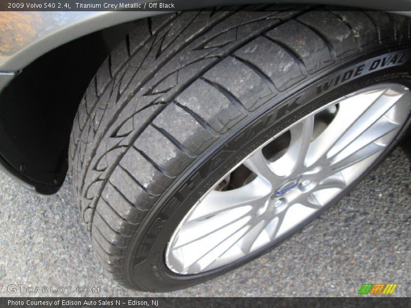 Titanium Grey Metallic / Off Black 2009 Volvo S40 2.4i