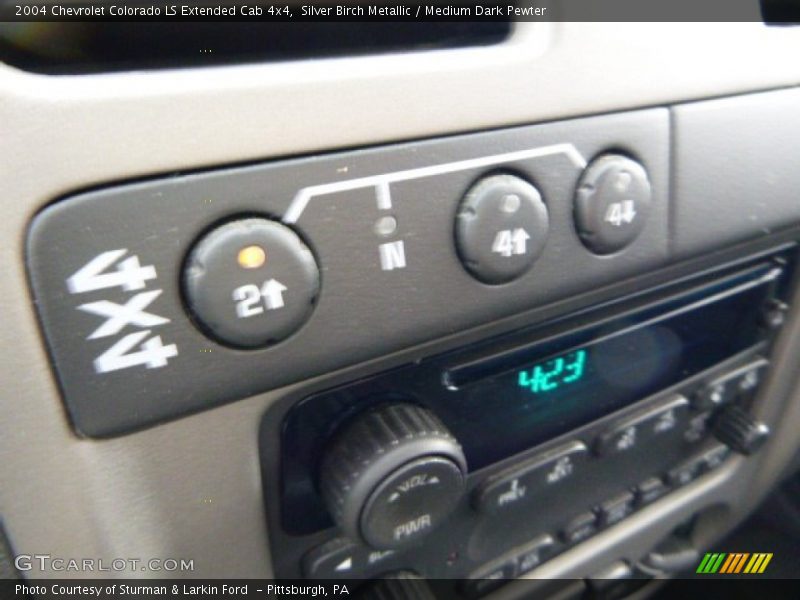 Silver Birch Metallic / Medium Dark Pewter 2004 Chevrolet Colorado LS Extended Cab 4x4