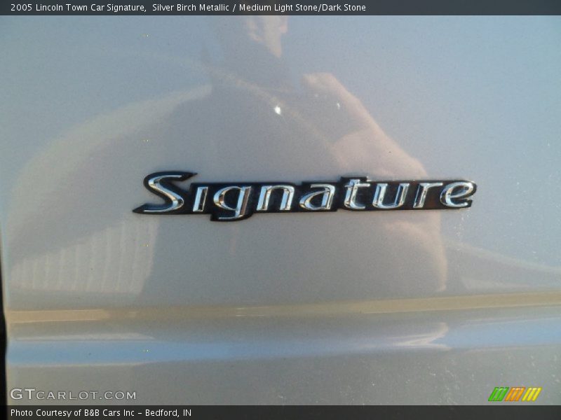 Silver Birch Metallic / Medium Light Stone/Dark Stone 2005 Lincoln Town Car Signature