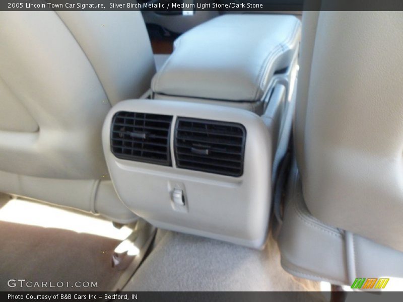 Silver Birch Metallic / Medium Light Stone/Dark Stone 2005 Lincoln Town Car Signature