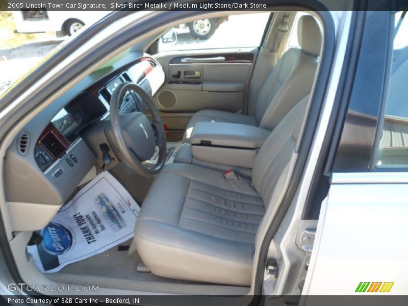 Silver Birch Metallic / Medium Light Stone/Dark Stone 2005 Lincoln Town Car Signature