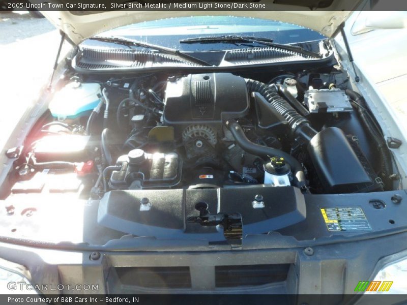 Silver Birch Metallic / Medium Light Stone/Dark Stone 2005 Lincoln Town Car Signature