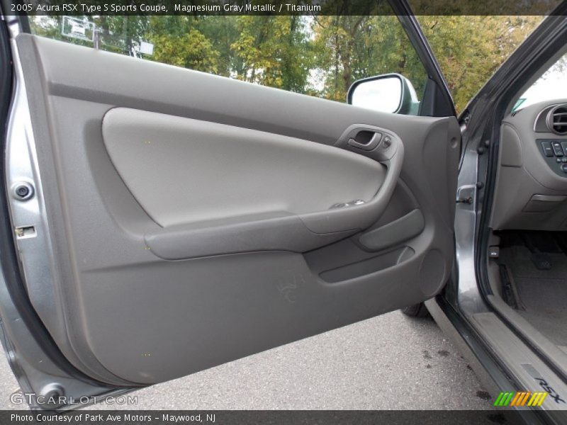 Door Panel of 2005 RSX Type S Sports Coupe