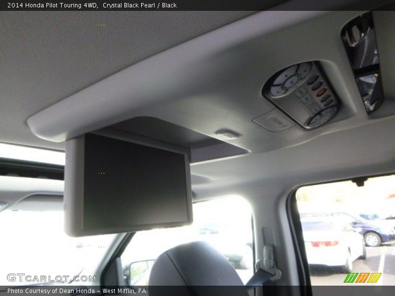 Entertainment System of 2014 Pilot Touring 4WD