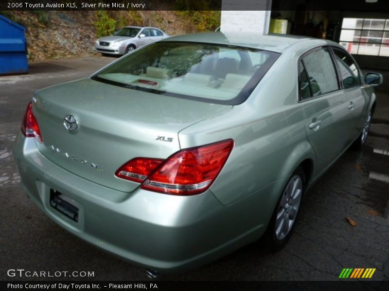 Silver Pine Mica / Ivory 2006 Toyota Avalon XLS