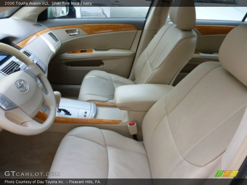 Front Seat of 2006 Avalon XLS