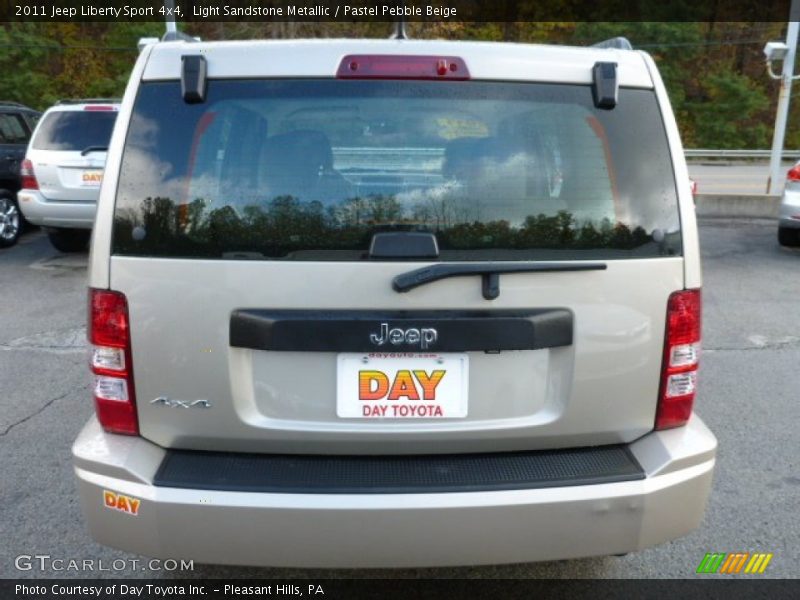 Light Sandstone Metallic / Pastel Pebble Beige 2011 Jeep Liberty Sport 4x4