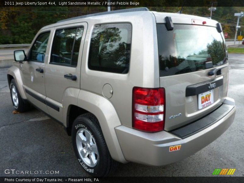 Light Sandstone Metallic / Pastel Pebble Beige 2011 Jeep Liberty Sport 4x4