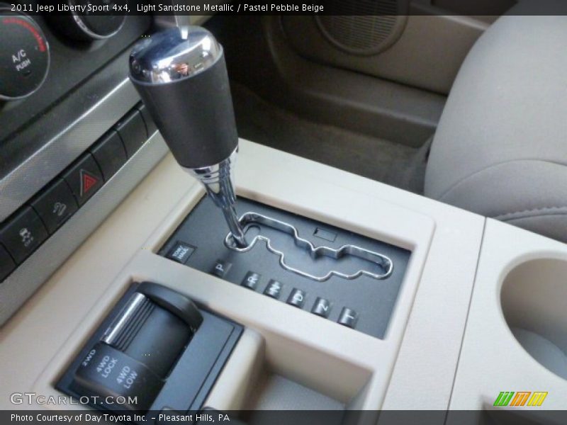 Light Sandstone Metallic / Pastel Pebble Beige 2011 Jeep Liberty Sport 4x4
