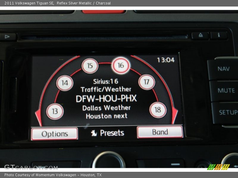 Reflex Silver Metallic / Charcoal 2011 Volkswagen Tiguan SE