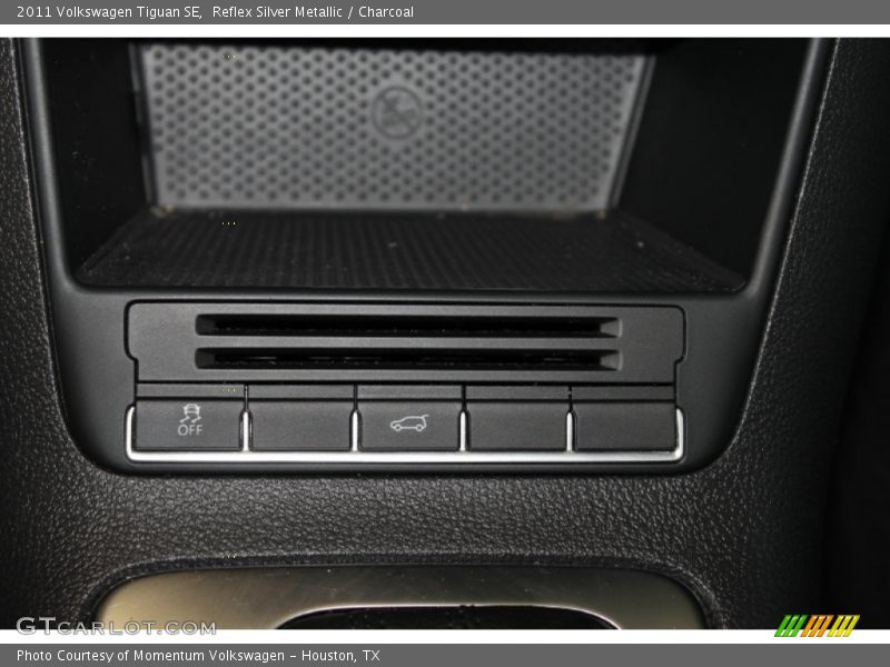 Reflex Silver Metallic / Charcoal 2011 Volkswagen Tiguan SE