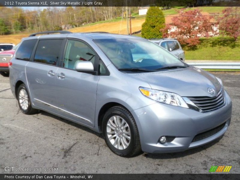 Front 3/4 View of 2012 Sienna XLE