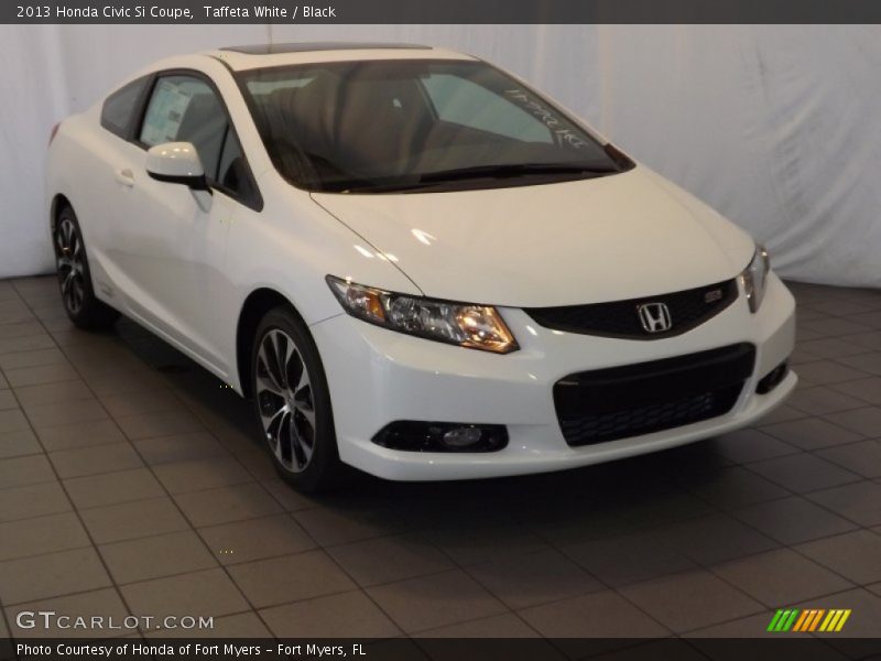 Front 3/4 View of 2013 Civic Si Coupe