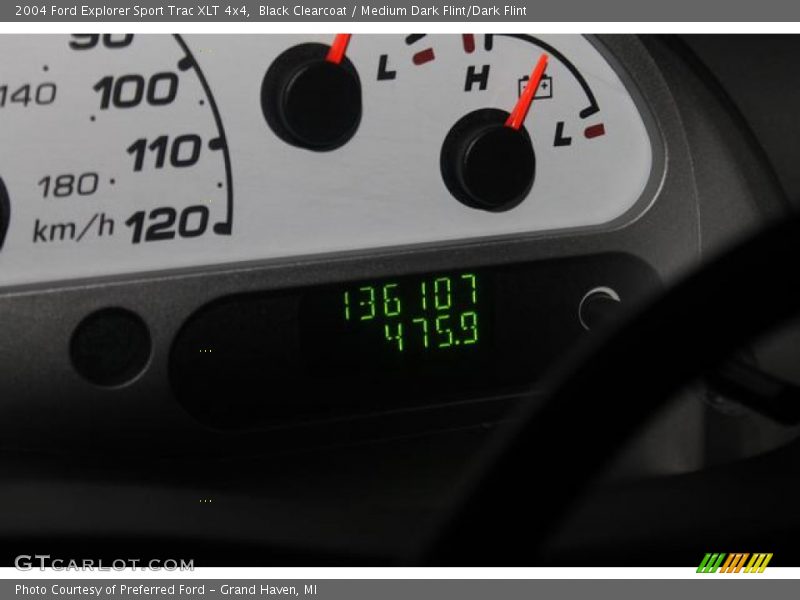 Black Clearcoat / Medium Dark Flint/Dark Flint 2004 Ford Explorer Sport Trac XLT 4x4