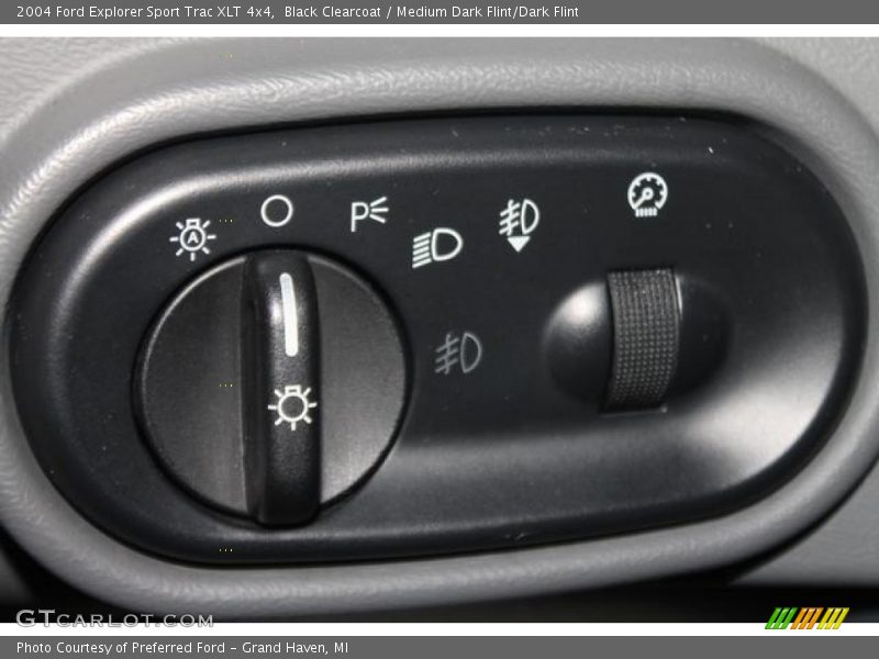 Black Clearcoat / Medium Dark Flint/Dark Flint 2004 Ford Explorer Sport Trac XLT 4x4