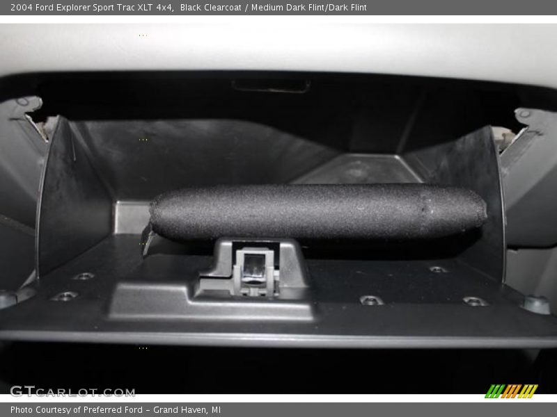 Black Clearcoat / Medium Dark Flint/Dark Flint 2004 Ford Explorer Sport Trac XLT 4x4