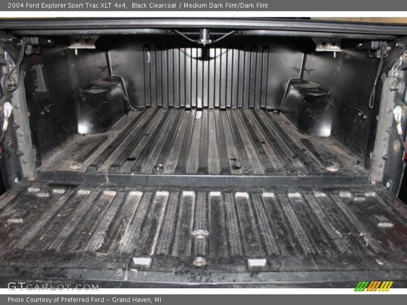 Black Clearcoat / Medium Dark Flint/Dark Flint 2004 Ford Explorer Sport Trac XLT 4x4