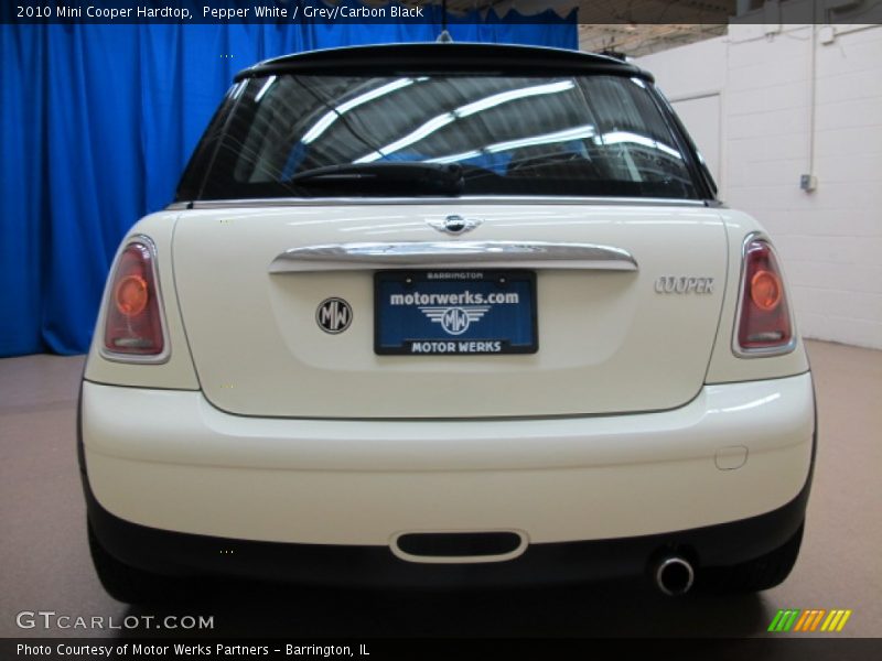 Pepper White / Grey/Carbon Black 2010 Mini Cooper Hardtop