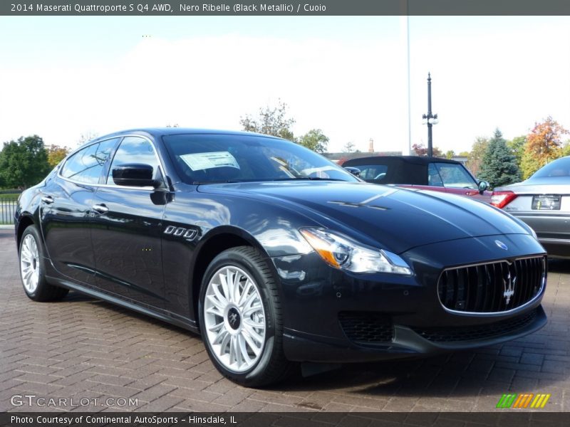 Front 3/4 View of 2014 Quattroporte S Q4 AWD