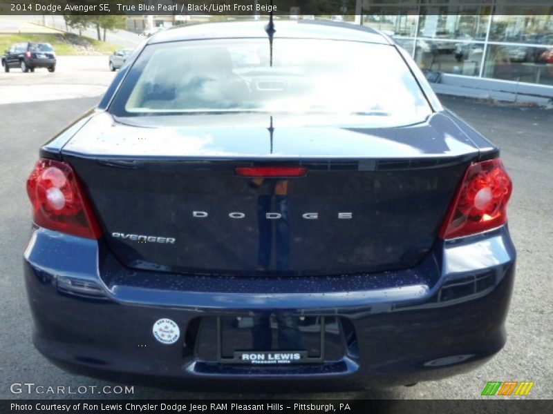 True Blue Pearl / Black/Light Frost Beige 2014 Dodge Avenger SE