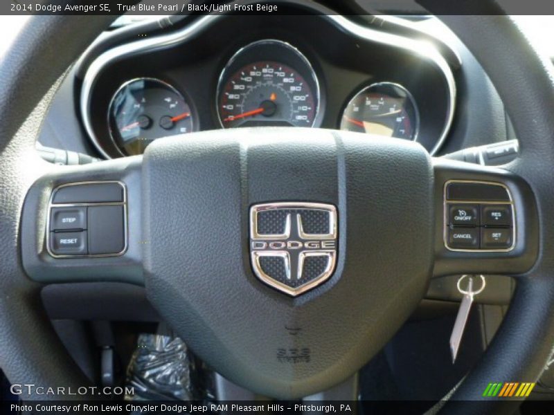 True Blue Pearl / Black/Light Frost Beige 2014 Dodge Avenger SE