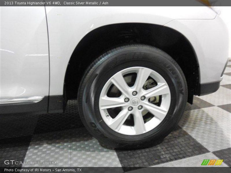 Classic Silver Metallic / Ash 2013 Toyota Highlander V6 4WD