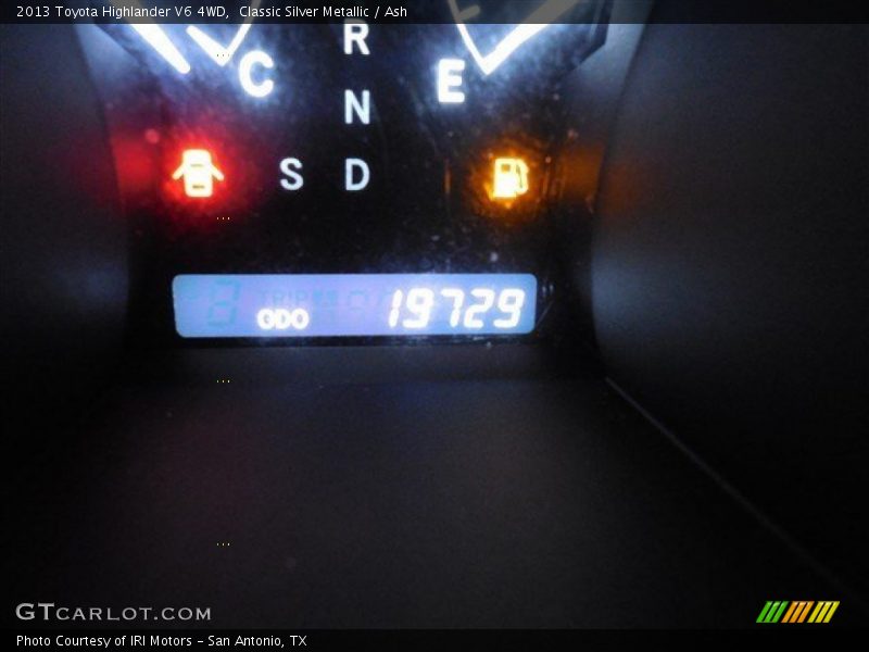 Classic Silver Metallic / Ash 2013 Toyota Highlander V6 4WD