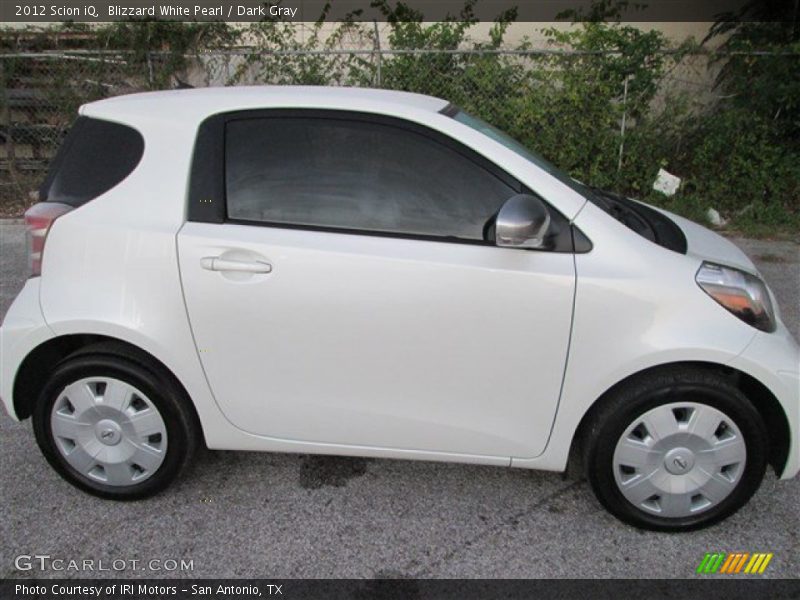 Blizzard White Pearl / Dark Gray 2012 Scion iQ
