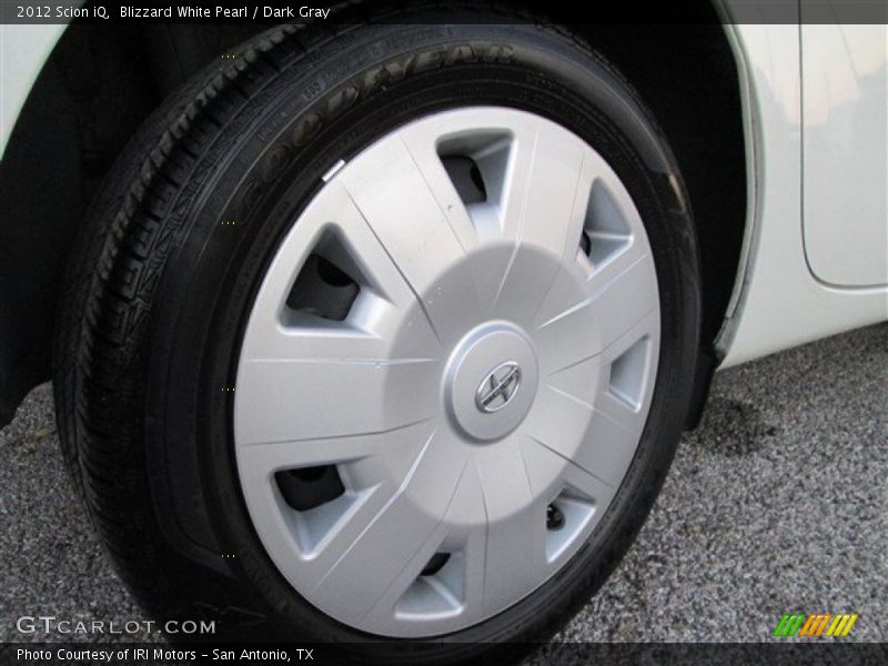 Blizzard White Pearl / Dark Gray 2012 Scion iQ
