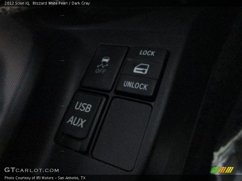 Blizzard White Pearl / Dark Gray 2012 Scion iQ
